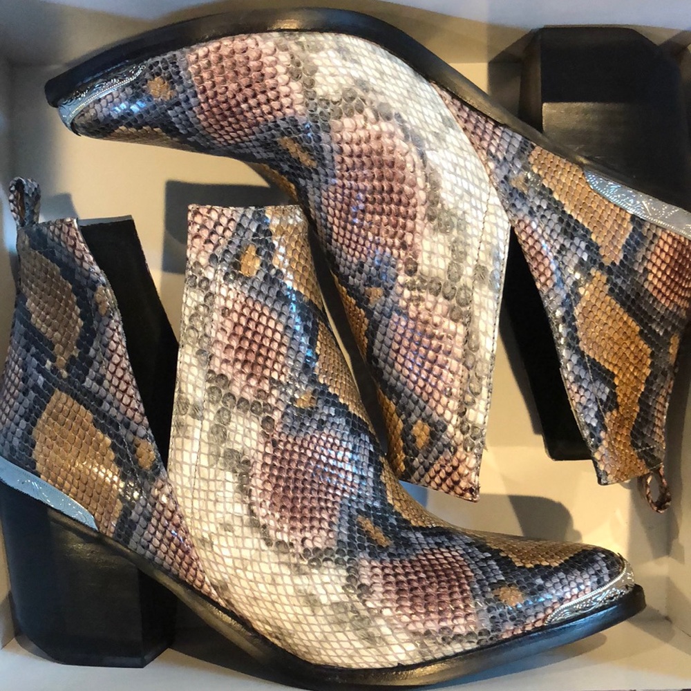 Size 9.5 Jeffrey Campbell Cromwell Snake Skin Booties